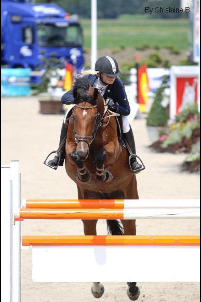 Isabelle-springwedstrijd-spring-training-pony-paard